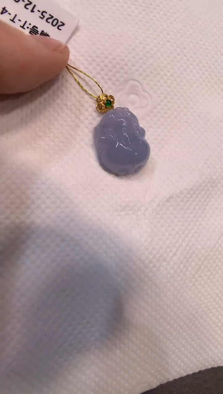 颈饰18K金镶嵌翡翠貔貅
