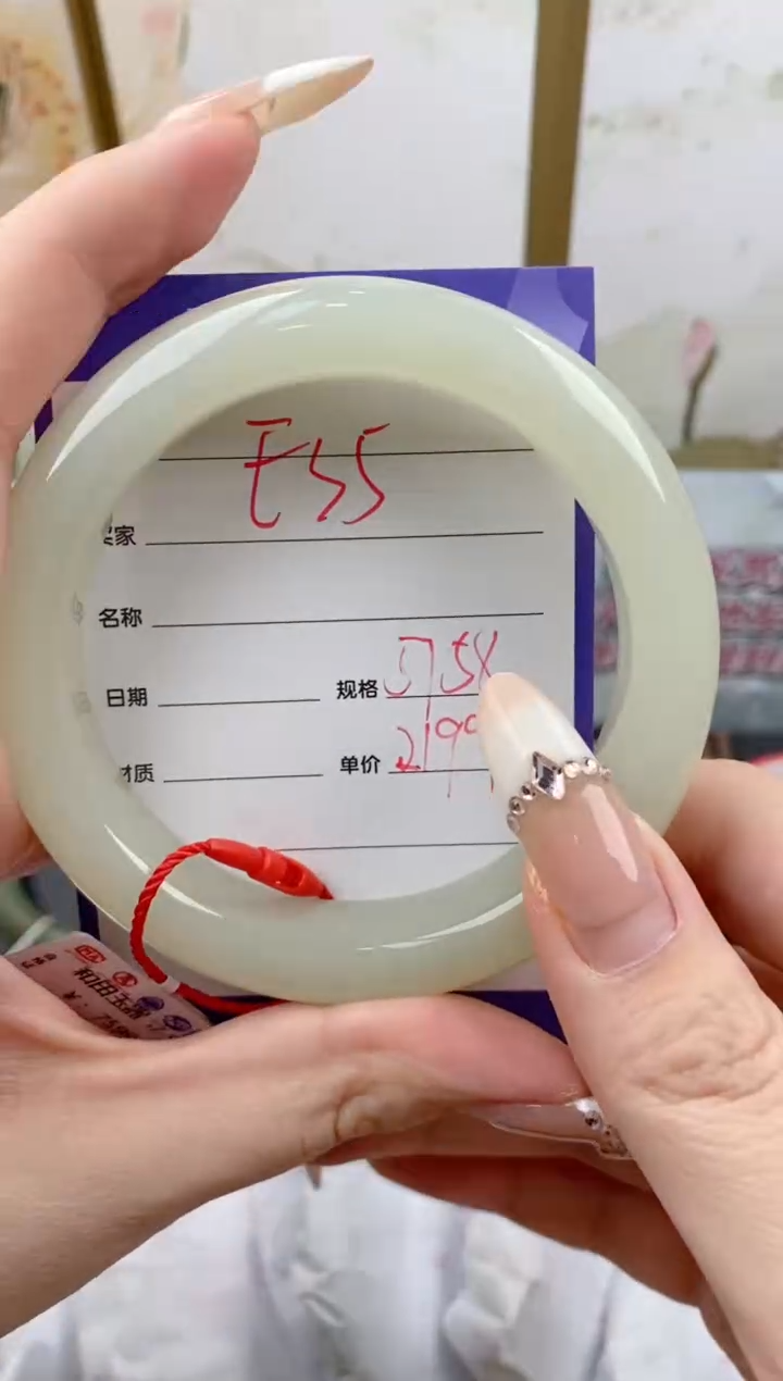 和田玉手镯未镶嵌E35微色差