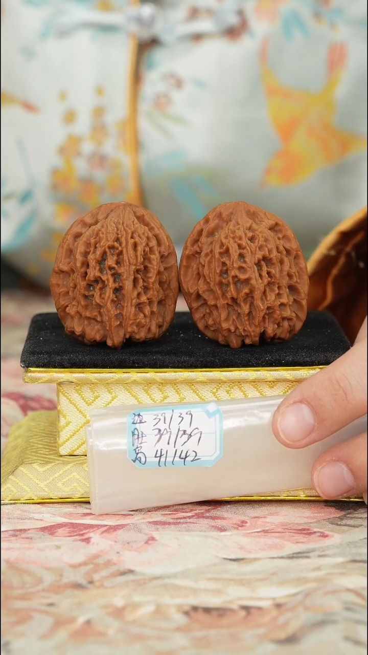 【闪购商品】文玩核桃把件龙纹将军榜有修