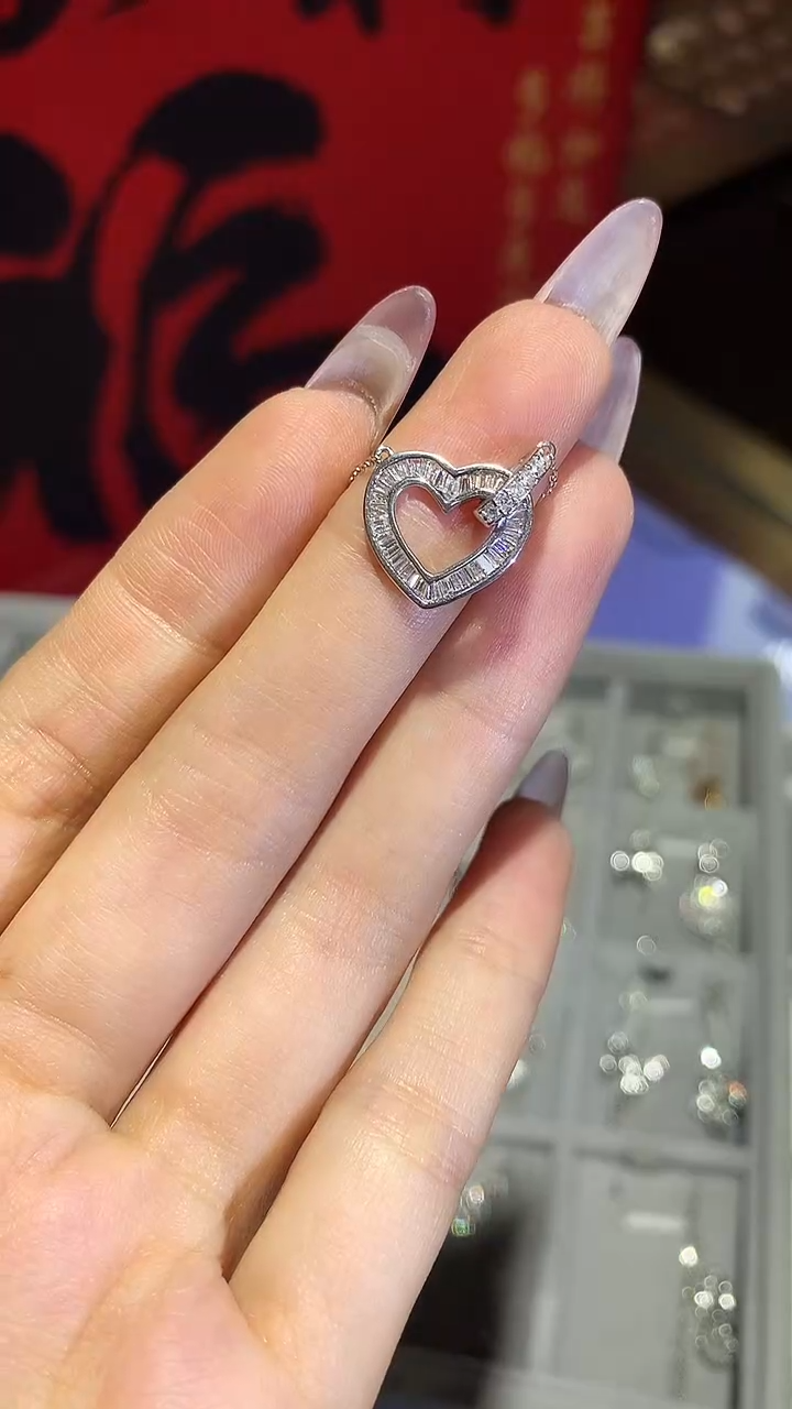 【闪购商品】钻石项链18K金镶嵌爱心项链