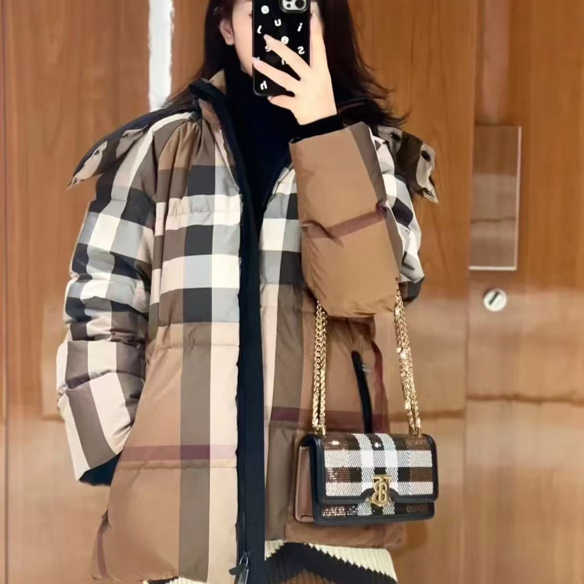 99新 BURBERRY/博柏利 02275 经典大格纹羽绒服 M码