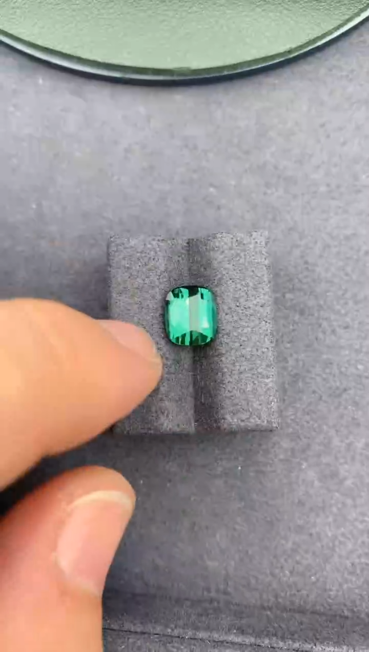 【闪购商品】碧玺裸石未镶嵌2.5ct 绿碧玺
