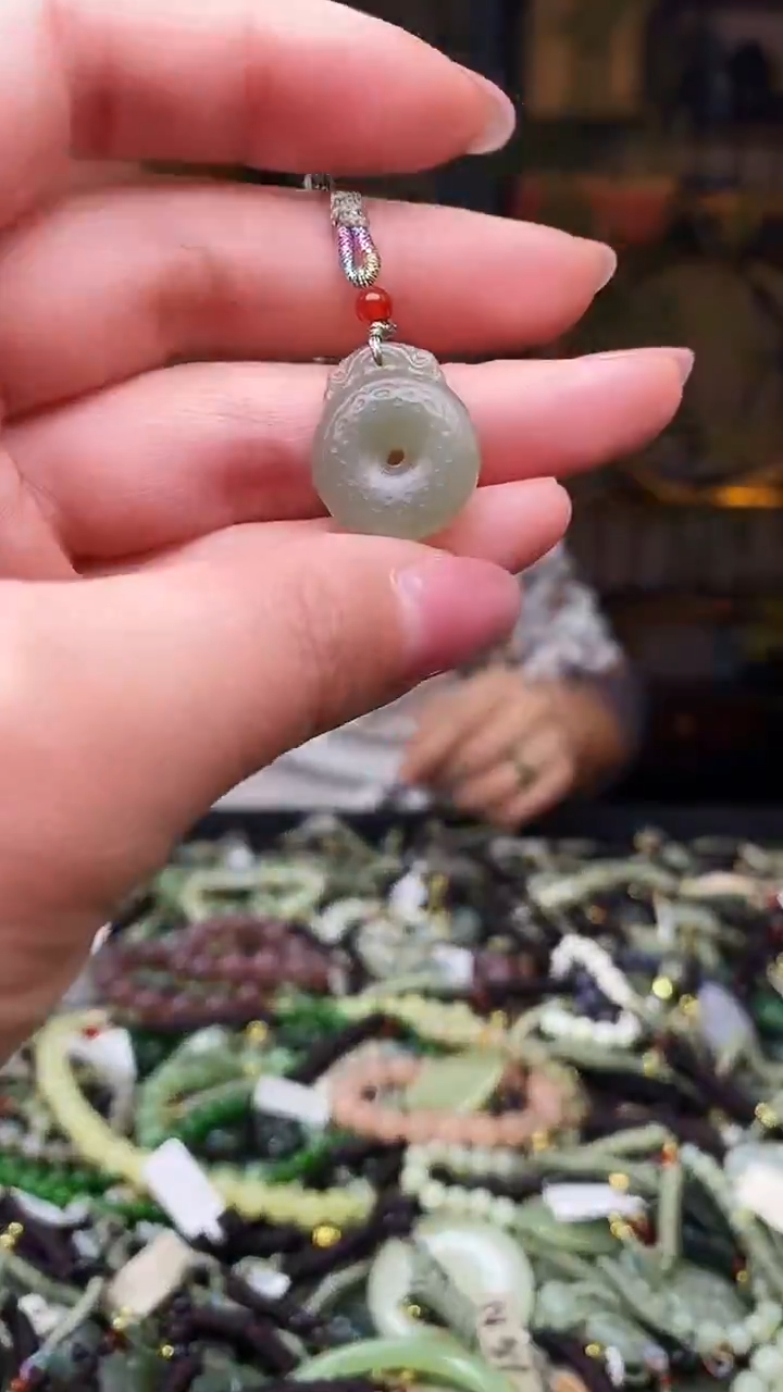 颈饰未镶嵌和田玉多样性发货，拍一发一