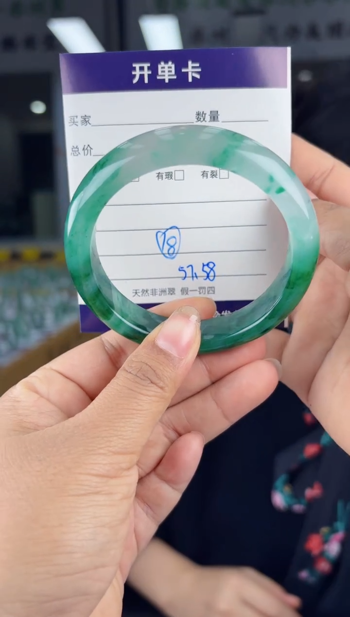 【闪购商品】石英质玉手镯未镶嵌18