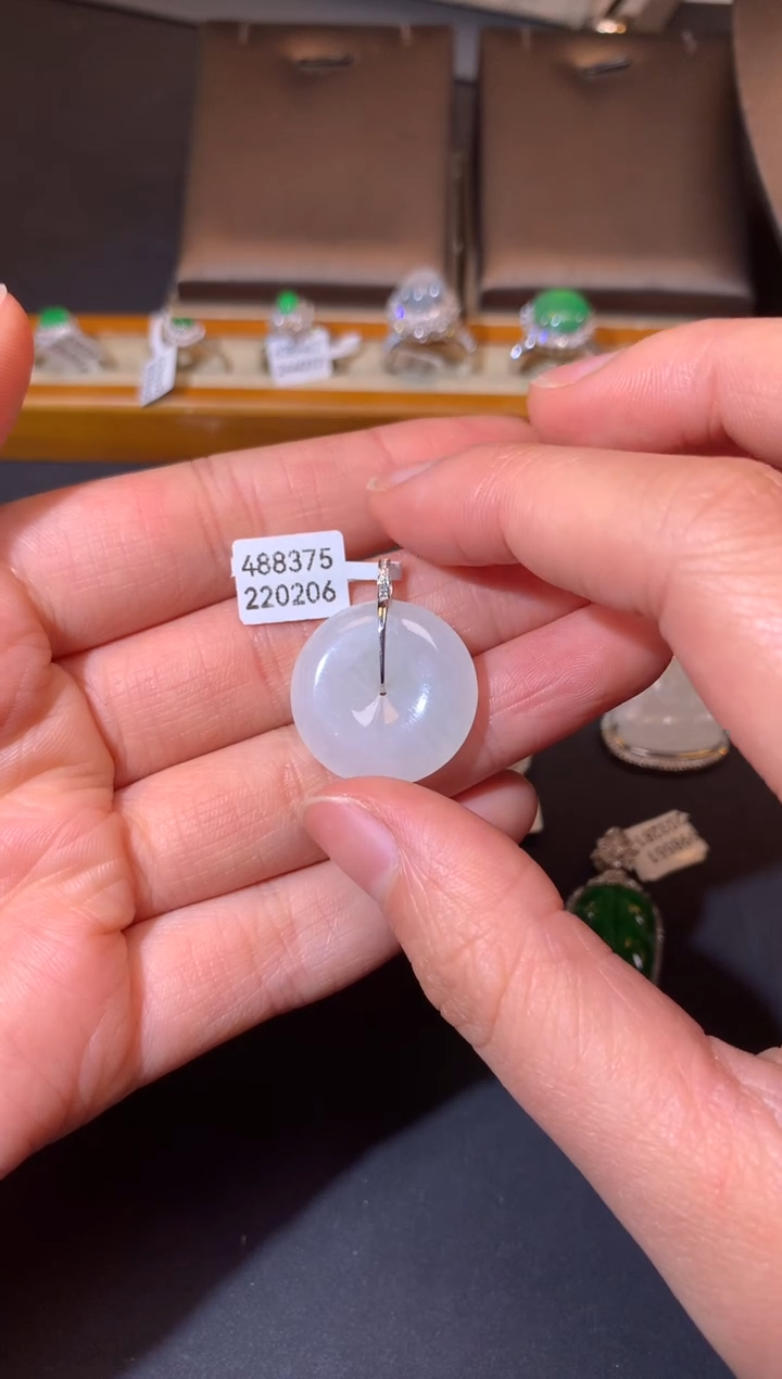 【闪购商品】翡翠吊坠(不含链)18K金镶嵌吊坠