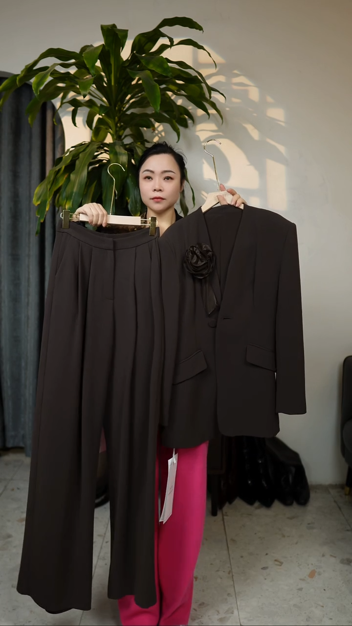 ZP设计师咖色醋酸大牌收腰套装 M码（腰围72左右）