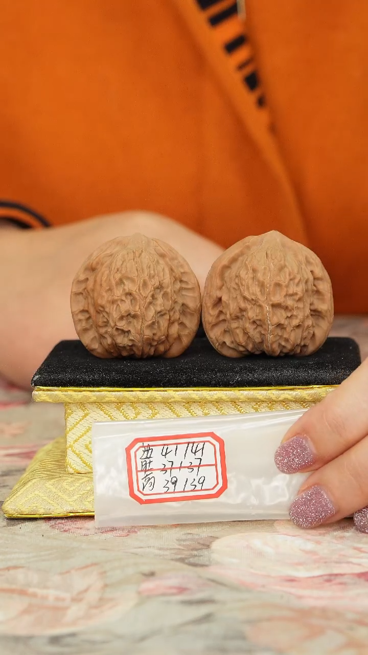 【闪购商品】文玩核桃把件非嫁接将军帽