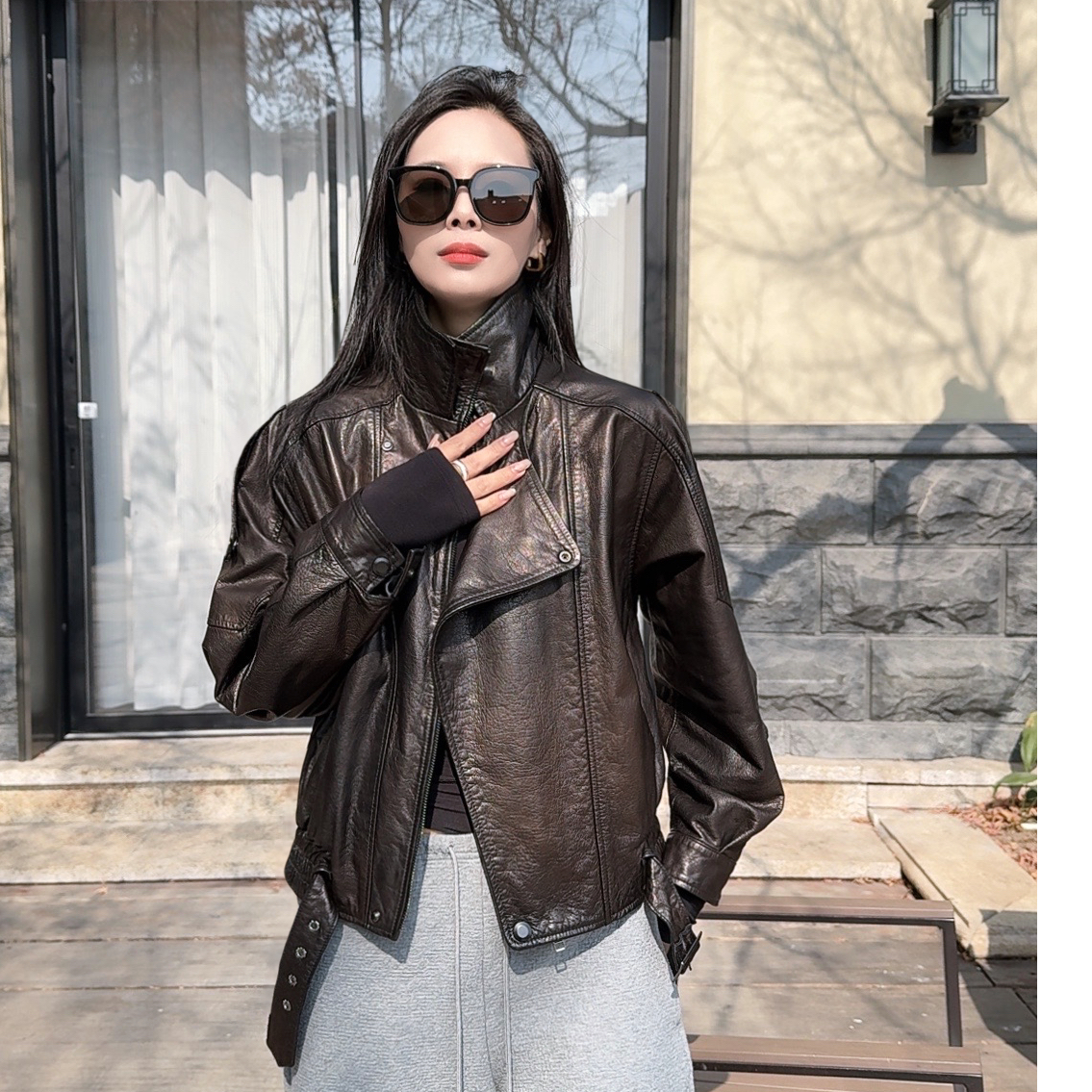 2025秋冬头层植鞣小牛皮休闲时尚宽松短款黑色鹅绒复古皮衣23221