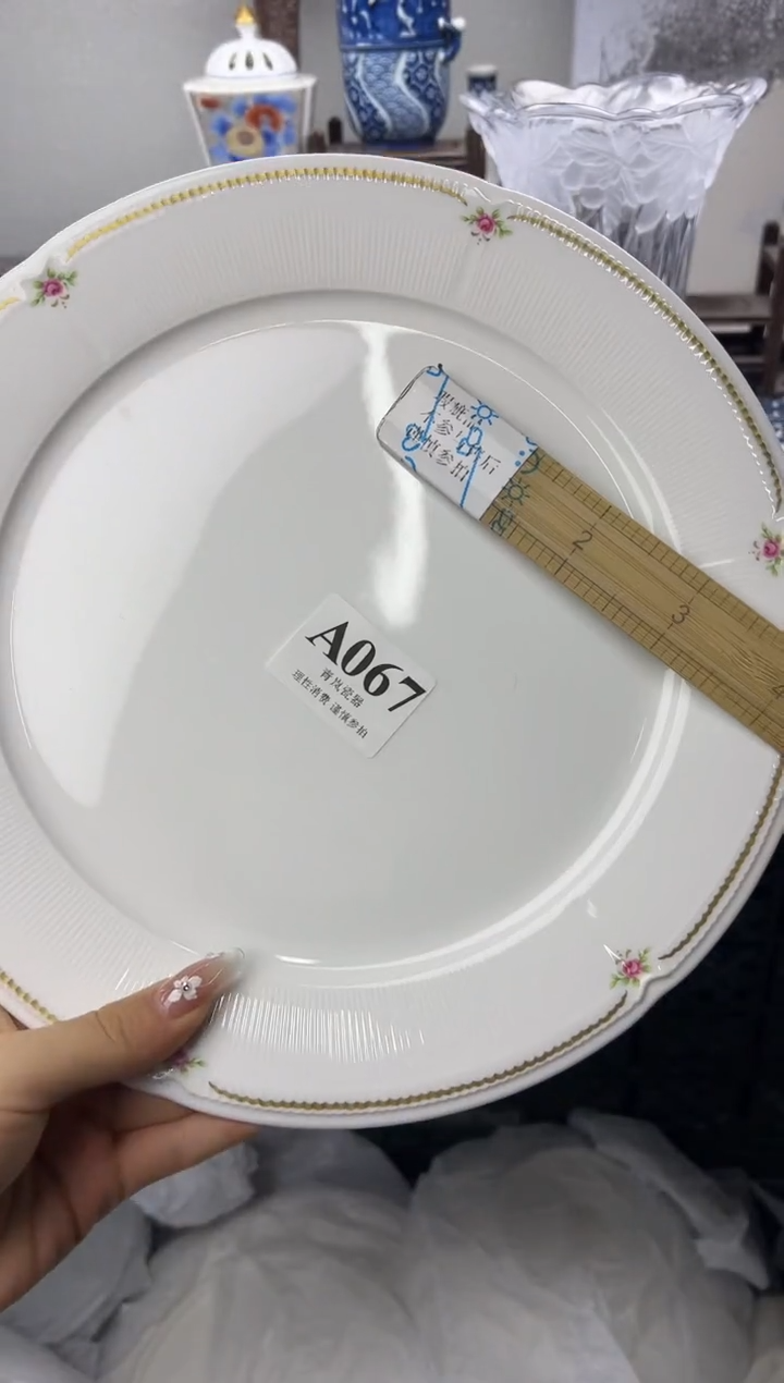 瓷片我**莉  A067