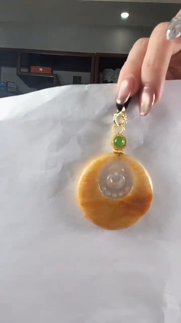 【闪购商品】翡翠颈饰未镶嵌佛