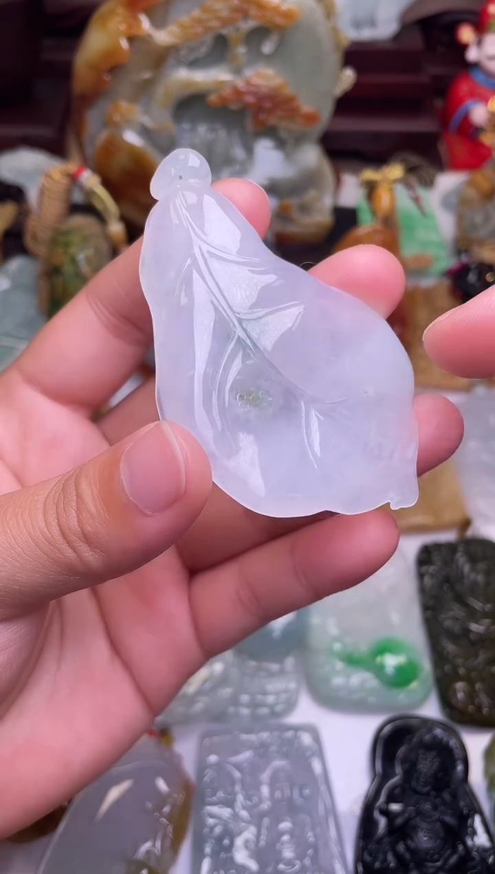 颈饰未镶嵌翡翠叶子