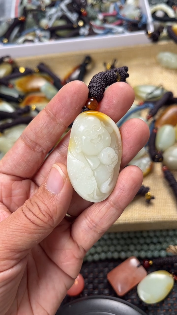 【闪购商品】和田玉颈饰未镶嵌多样性发货没有证书拍一发一有瑕