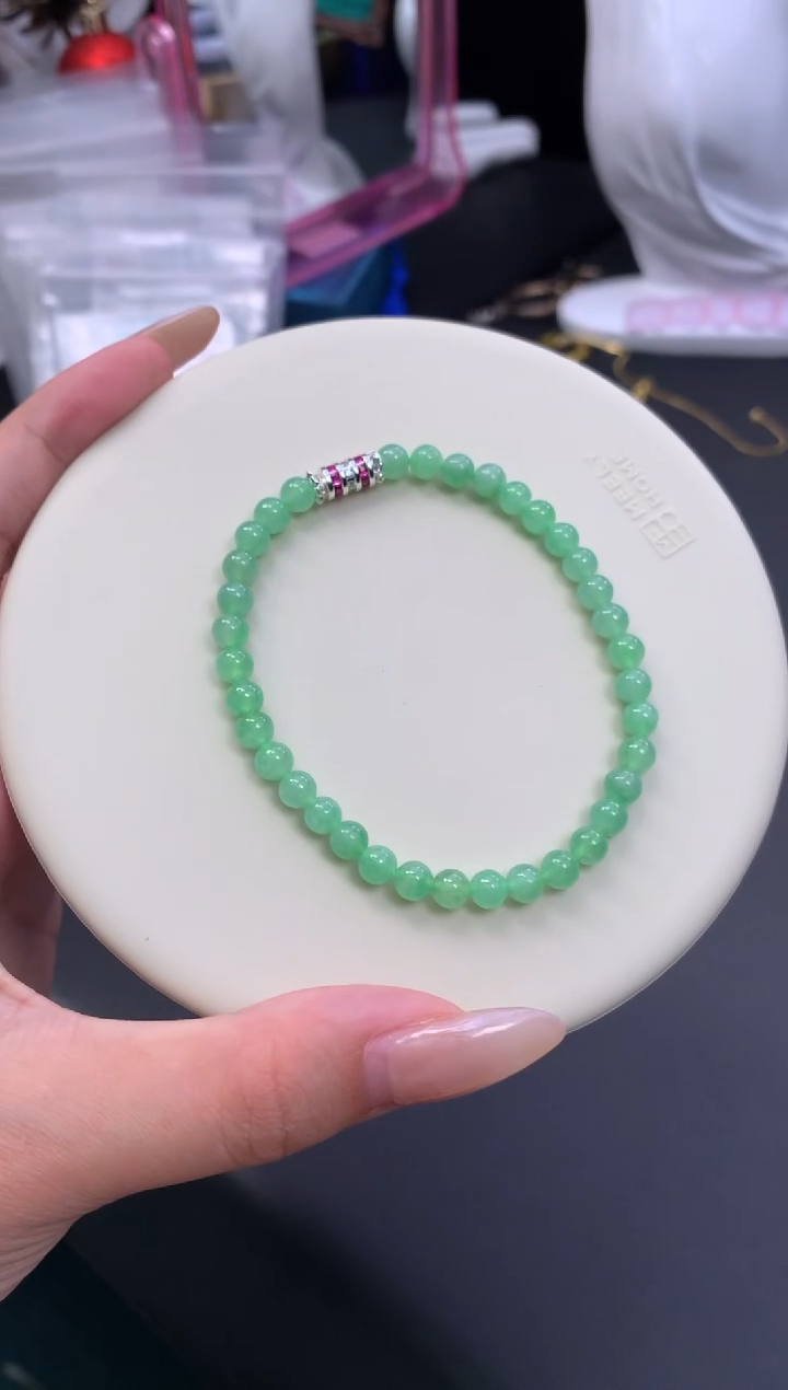 颈饰未镶嵌翡翠A***。48小时鉴赏期 退货不扣服务费