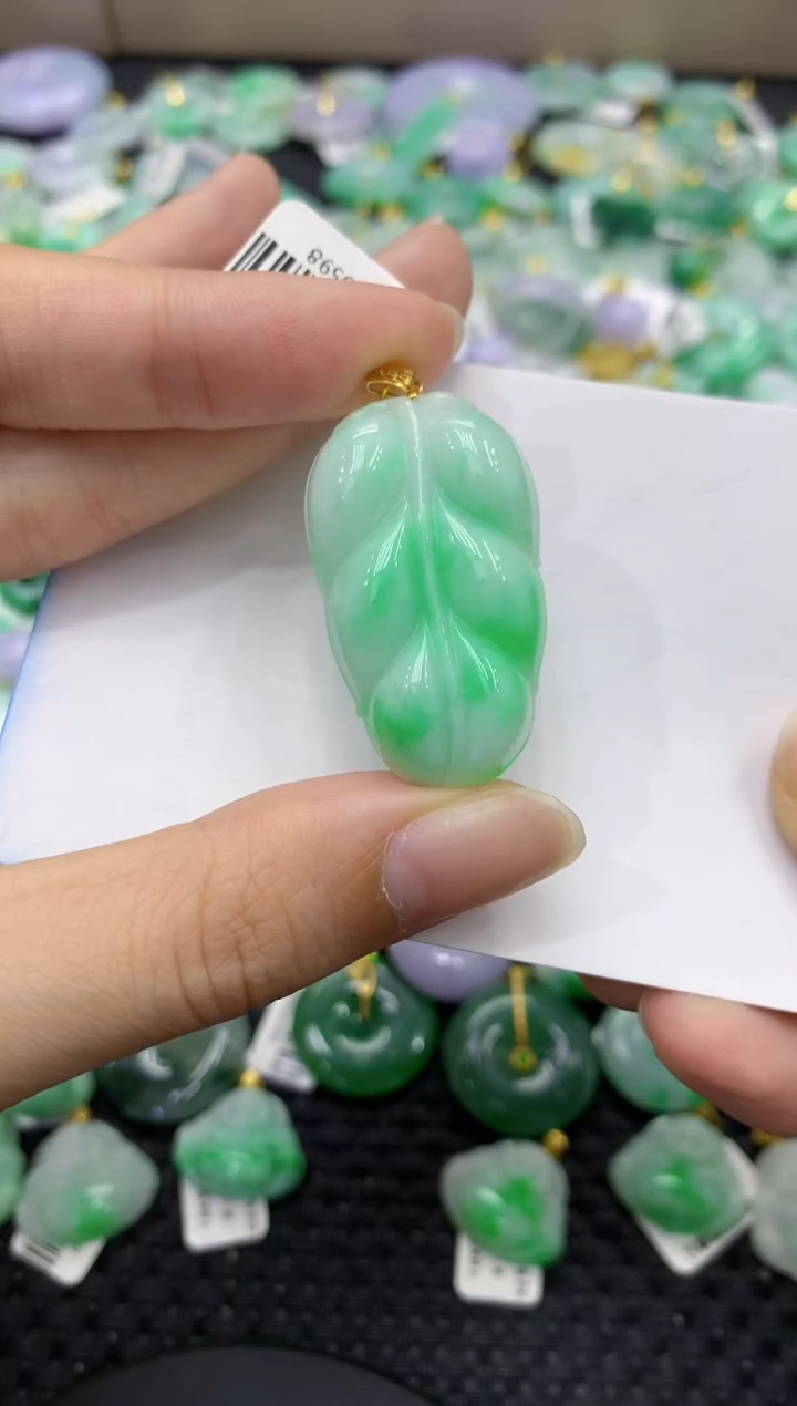 颈饰18K金镶嵌翡翠天然缅甸翡翠A货