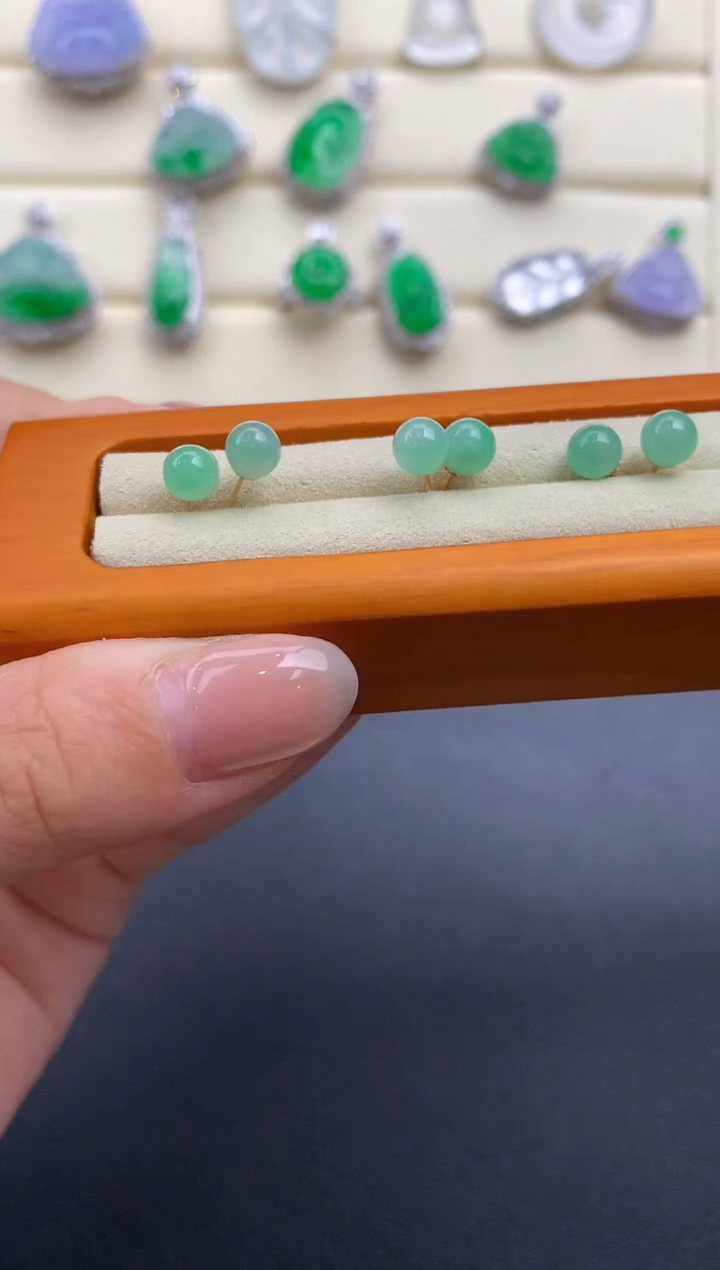 【闪购商品】翡翠颈饰18K金镶嵌Q487     