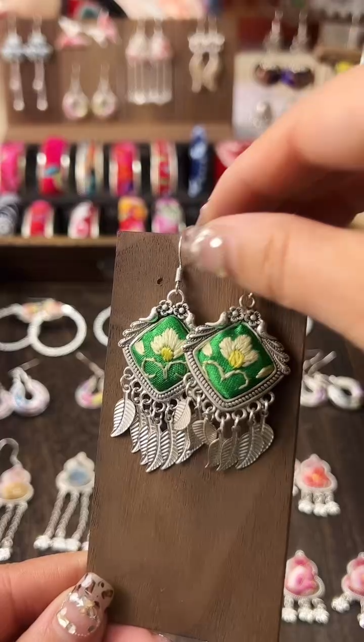 【闪购商品】织绣民族风老绣饰品495