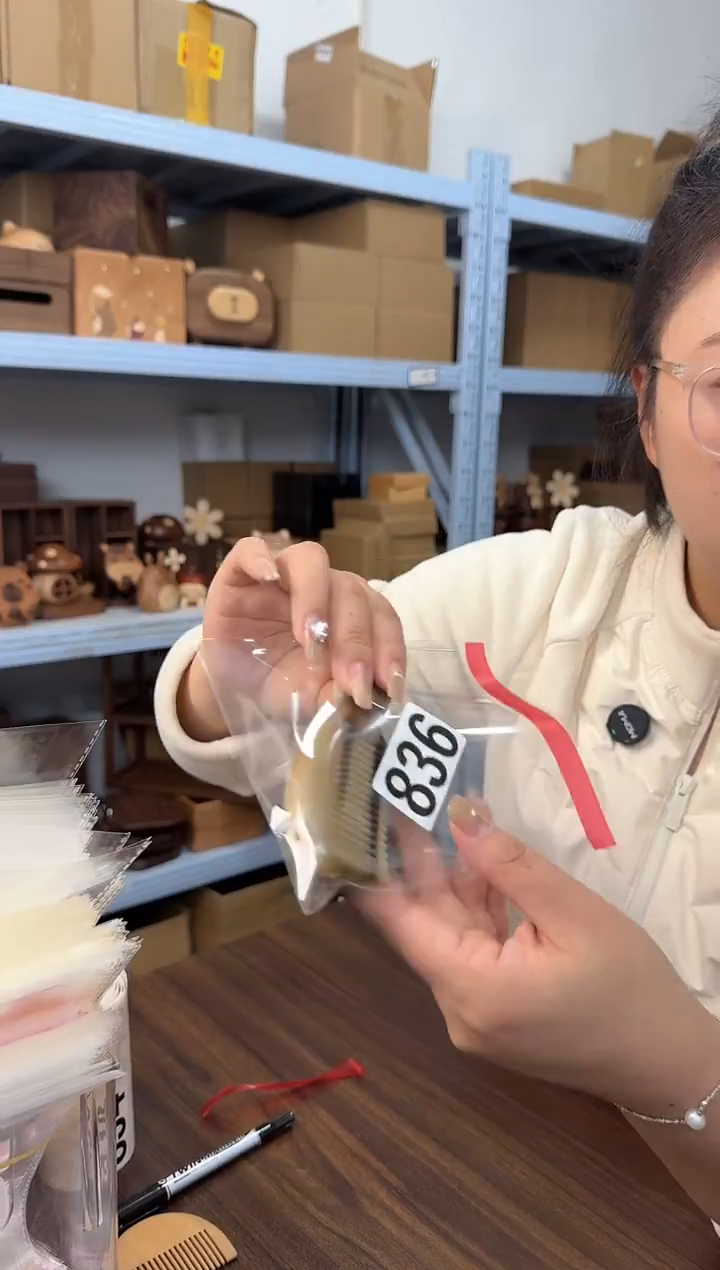 木836微瑕天然牛角便携梳子