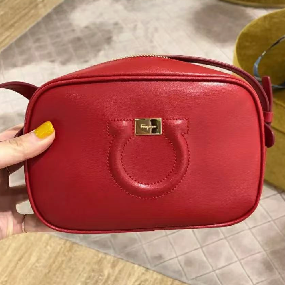 95新 FERRAGAMO/菲拉格慕 拾锦奢品红色相机包