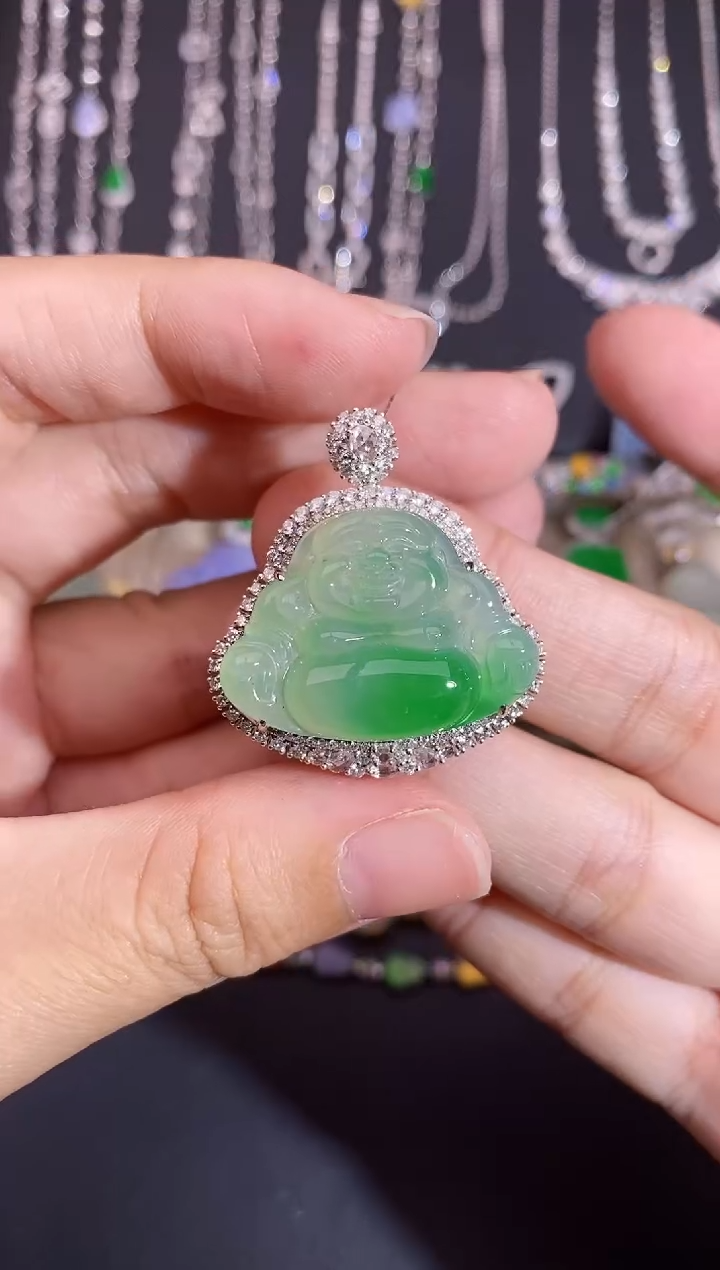 颈饰18K金镶嵌翡翠吊坠
