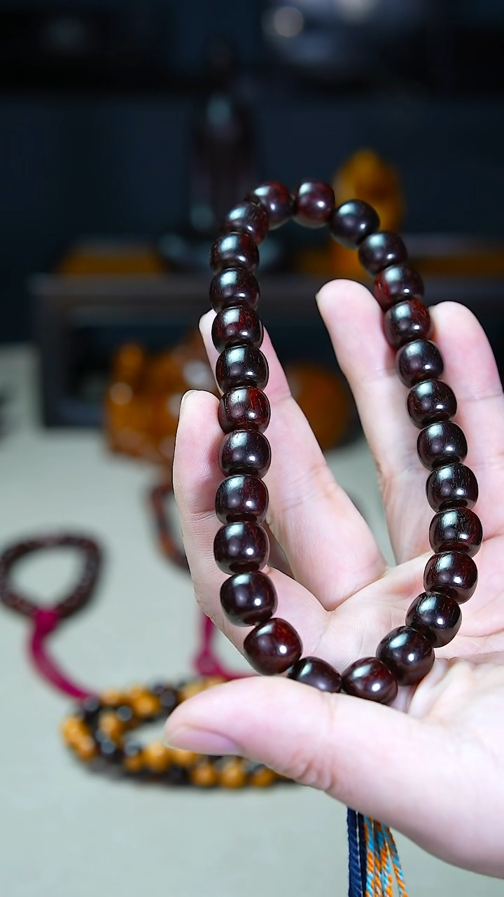 檀香紫檀（小叶紫檀）叫**欧手持