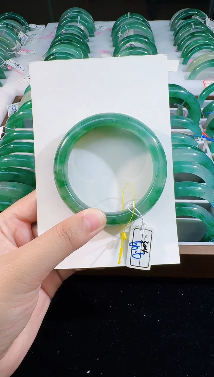 【闪购商品】石英质玉手镯未镶嵌304