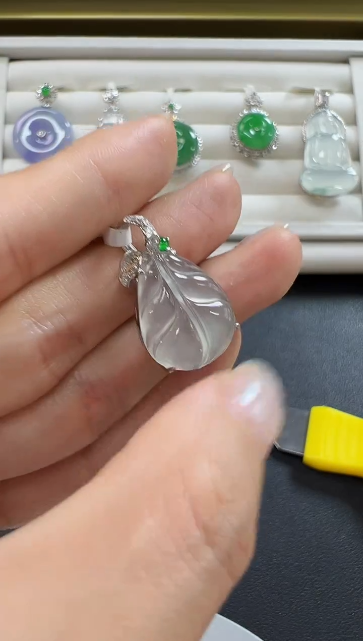 颈饰18K金镶嵌翡翠KGJH1212-077