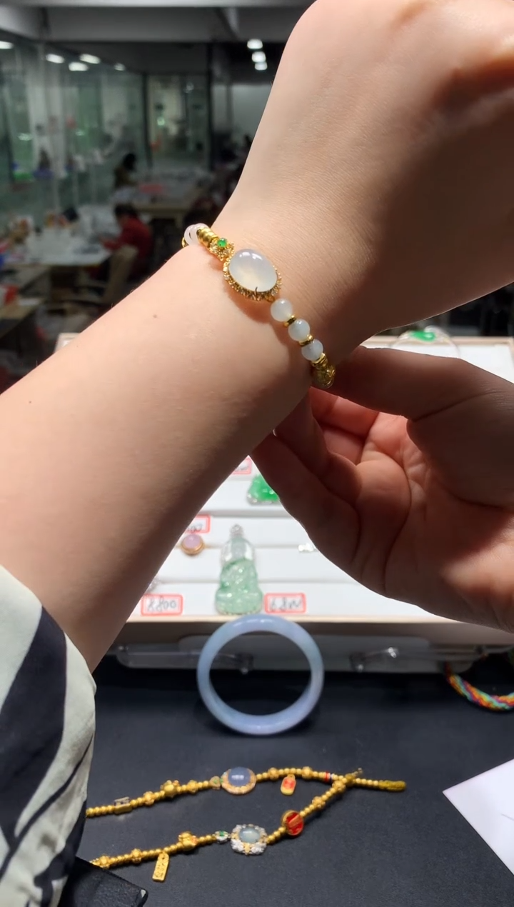 【闪购商品】足金镶嵌翡翠手链蛋面|不退不换