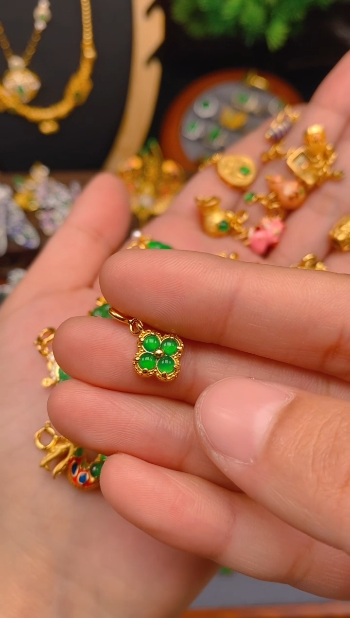 【闪购商品】翡翠吊坠(不含链)银S925镶嵌四叶草万能扣