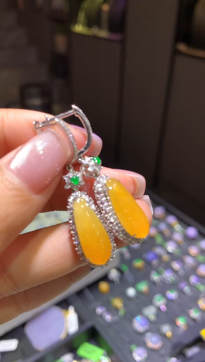 【闪购商品】翡翠吊坠(不含链)18K金镶嵌耳饰