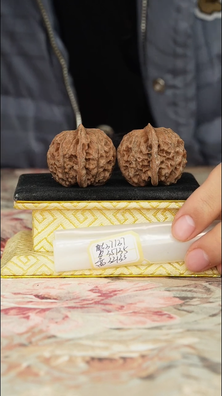 【闪购商品】文玩核桃把件非嫁接元宝