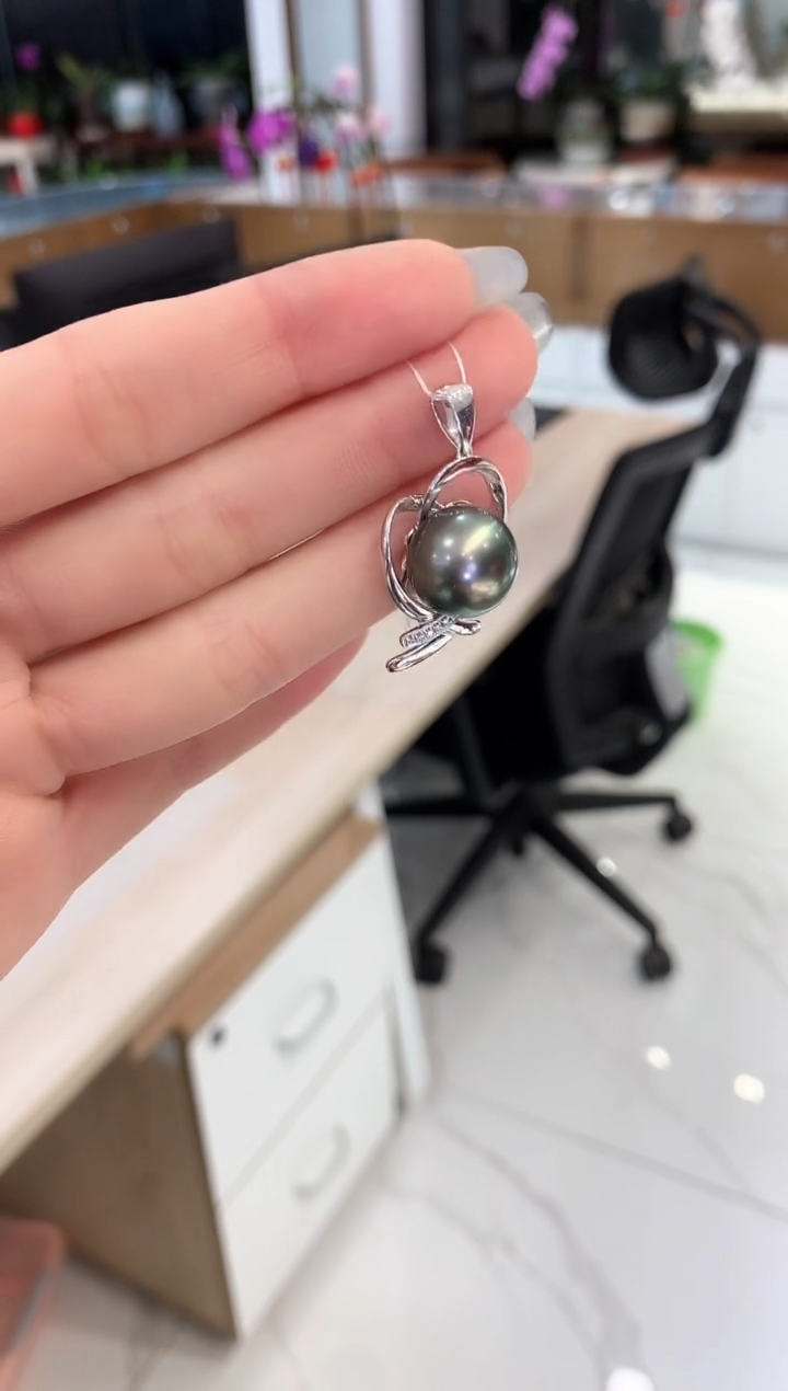 【闪购商品】海水珍珠颈饰18K金镶嵌孔雀绿12-13mm