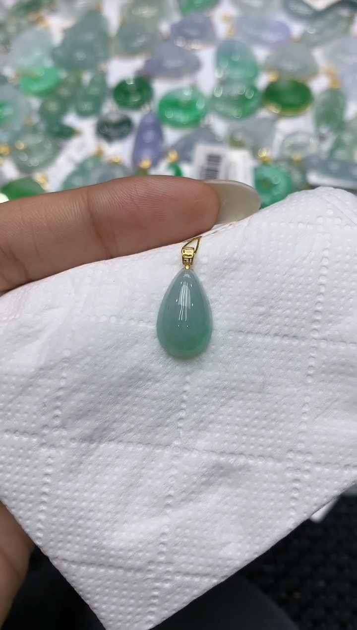 颈饰18K金镶嵌翡翠111111111111
