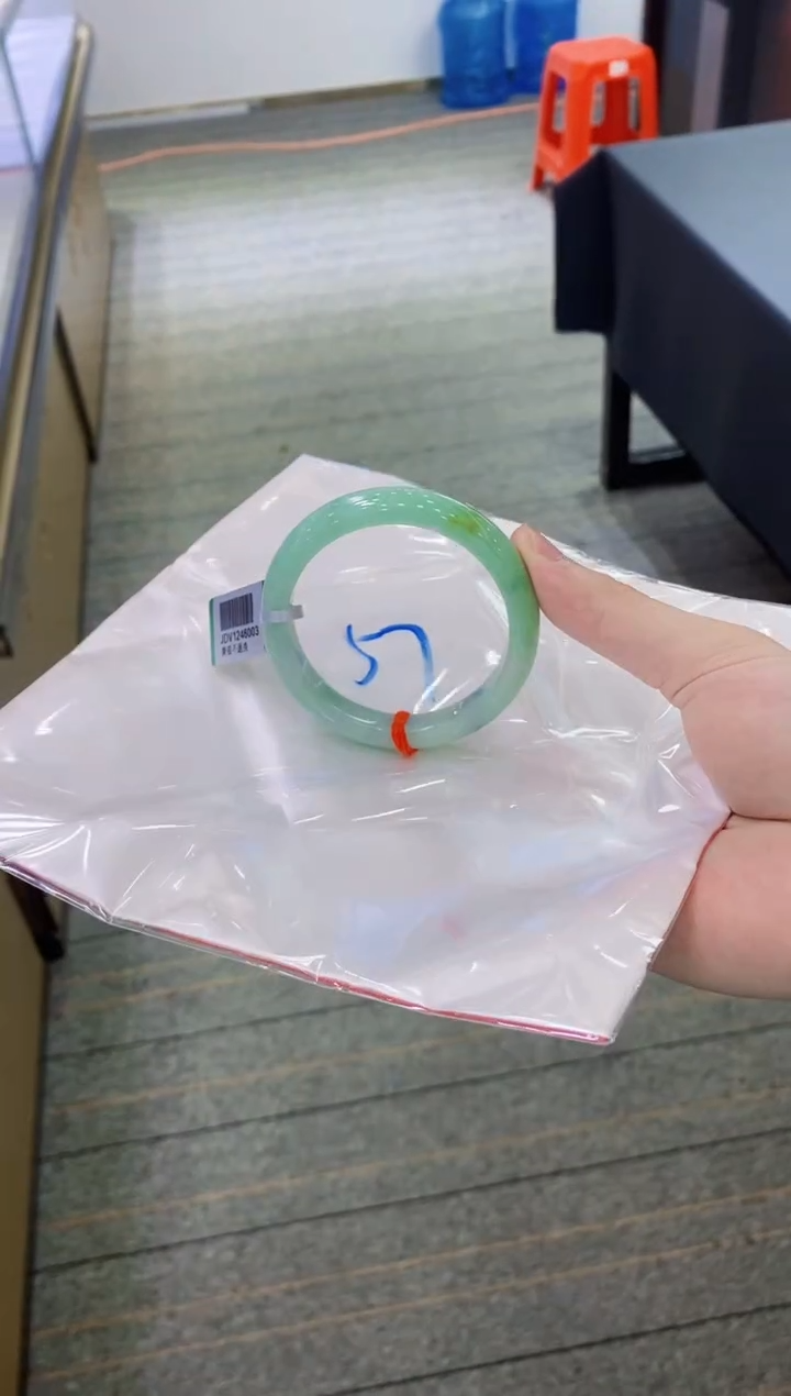 【闪购商品】翡翠手镯未镶嵌            