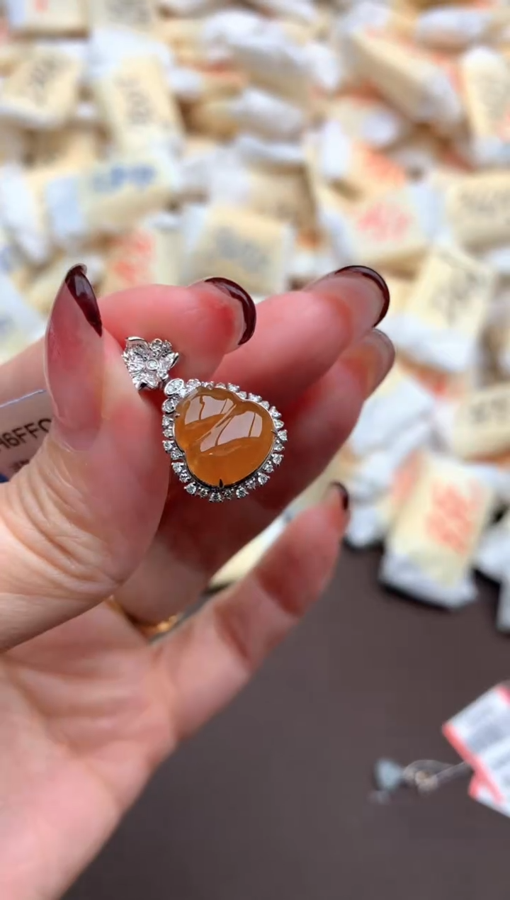 【闪购商品】翡翠挂件18K金镶嵌一