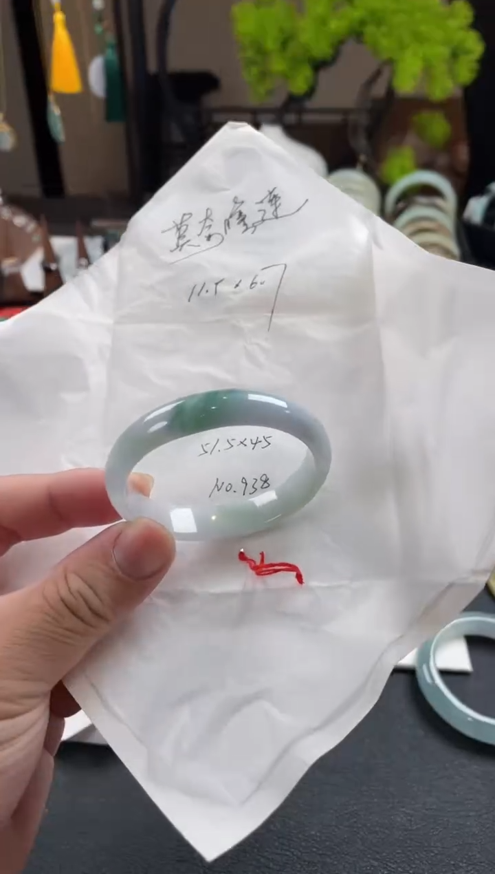 【闪购商品】翡翠手镯未镶嵌52贵妃