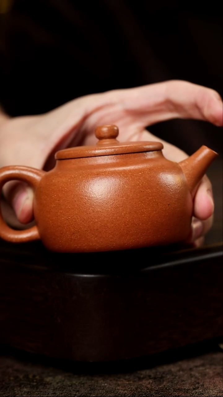 宜兴紫砂金黄段德钟