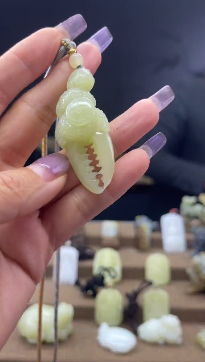 颈饰未镶嵌和田玉1