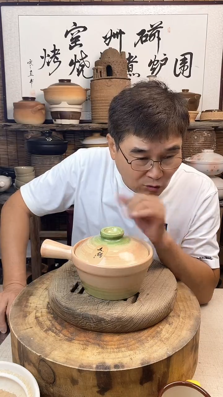 土陶粉色单柄小食锅
