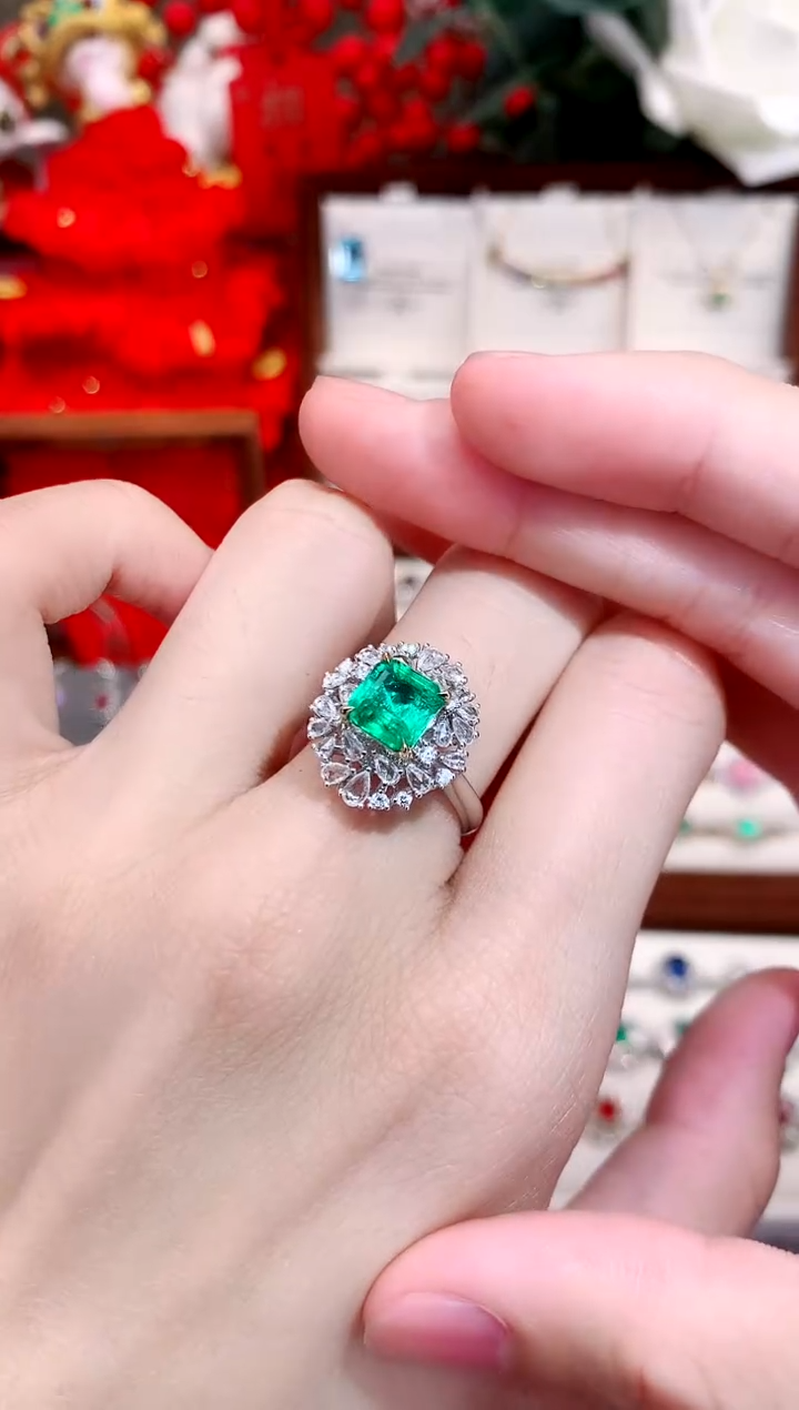 【闪购商品】祖母绿戒指18K金镶嵌1.79ct/天然宝石/七天无理由