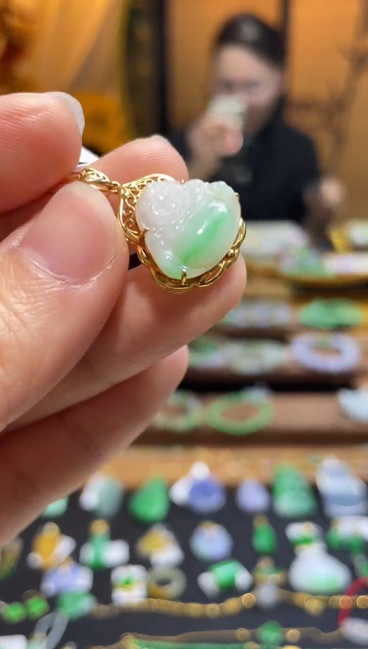 颈饰18K金镶嵌翡翠佛公