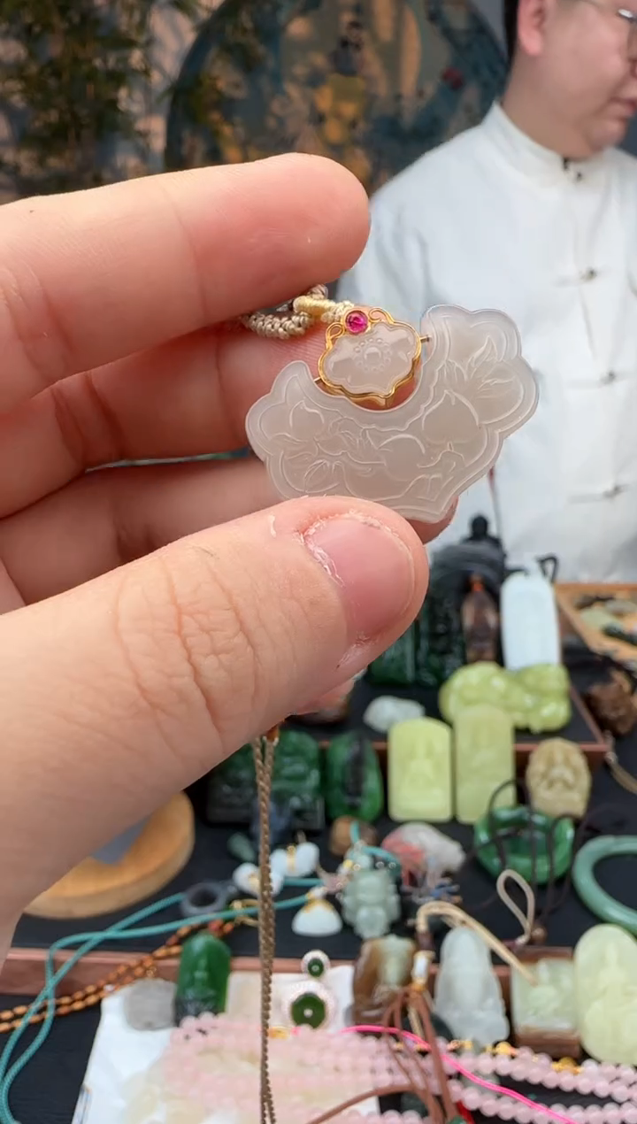 颈饰18K金镶嵌和田玉和田玉