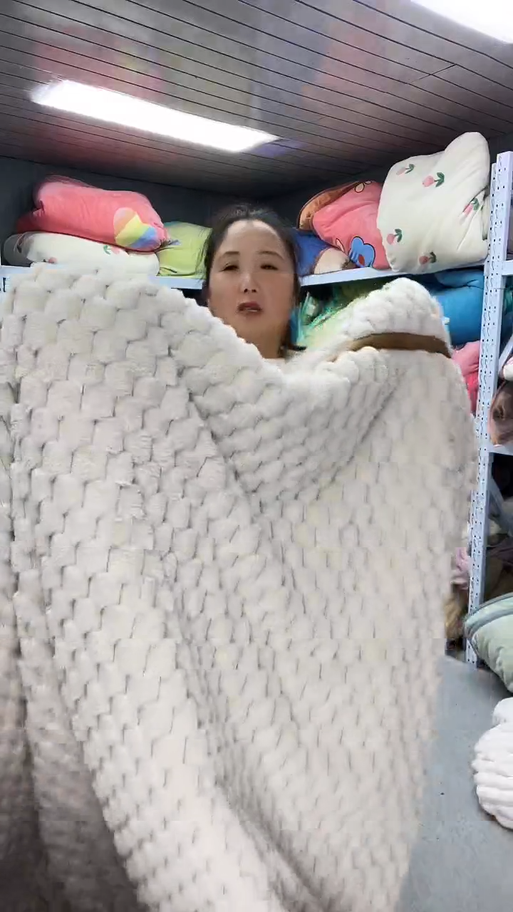 牛奶绒150+200兔毛被子。