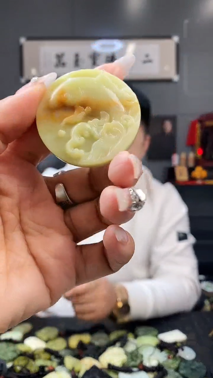 未镶嵌蛇纹石玉颈饰天然岫玉（多样性发其中之一）