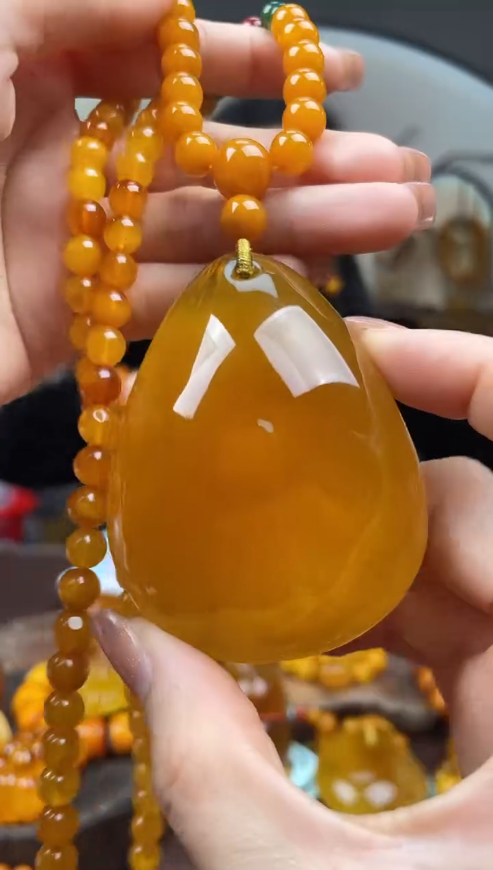 【闪购商品】琥珀裸石未镶嵌首饰 假1赔4（多样性发货1件