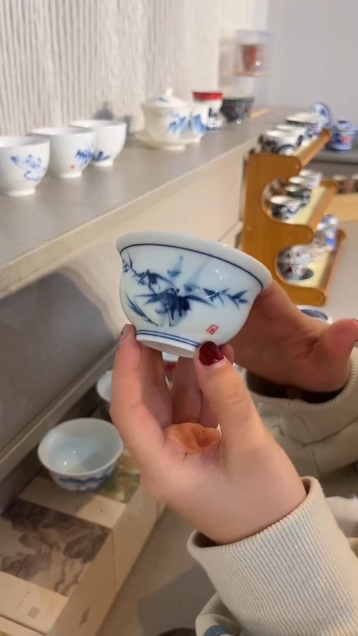景德镇高温瓷山水小压手