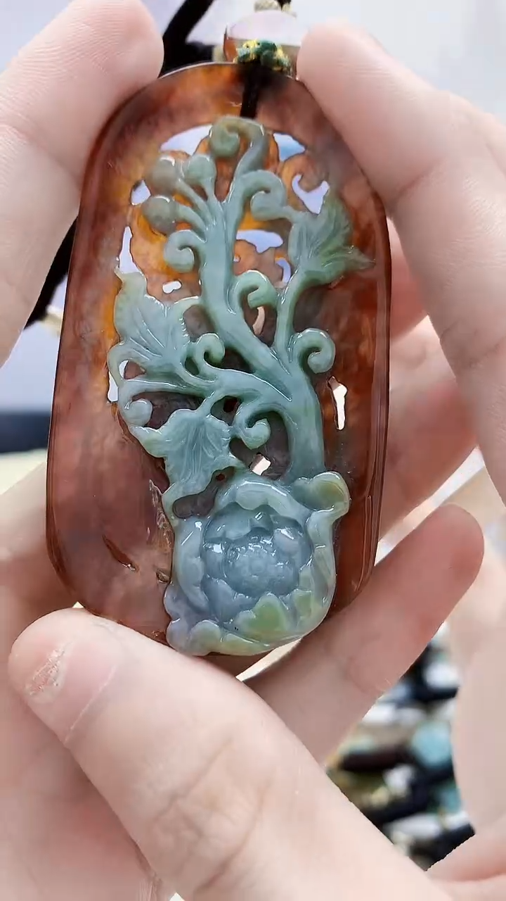 未镶嵌定制翡翠小**.5028lr-毛货挂件