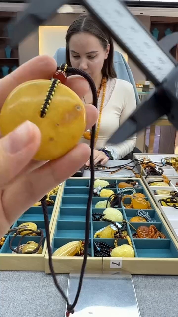 琥珀颈饰未镶嵌192秒拍号 假一罚三 