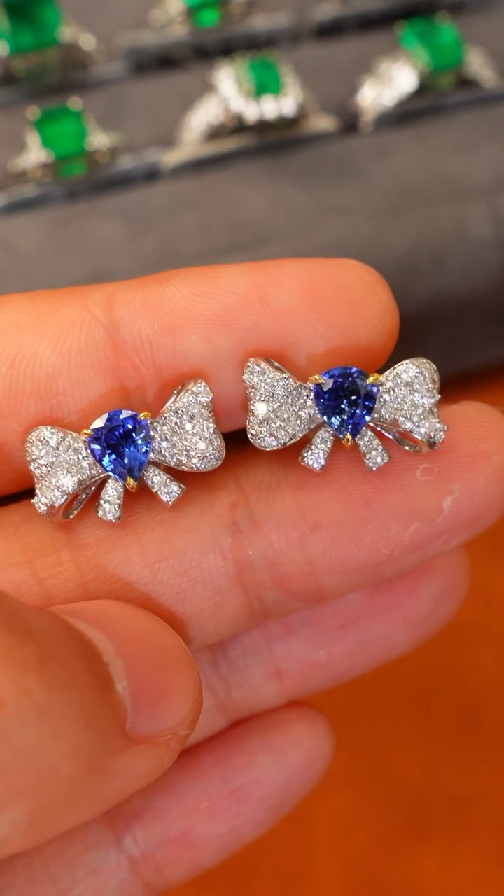 【闪购商品】蓝宝石耳钉18K金镶嵌1.50ct