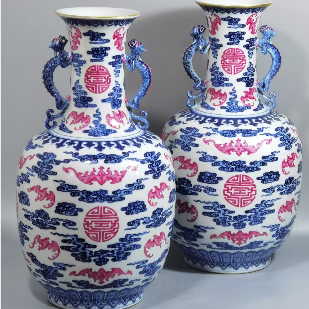 青花加玛瑙红福寿纹螭龙耳大瓶一对 