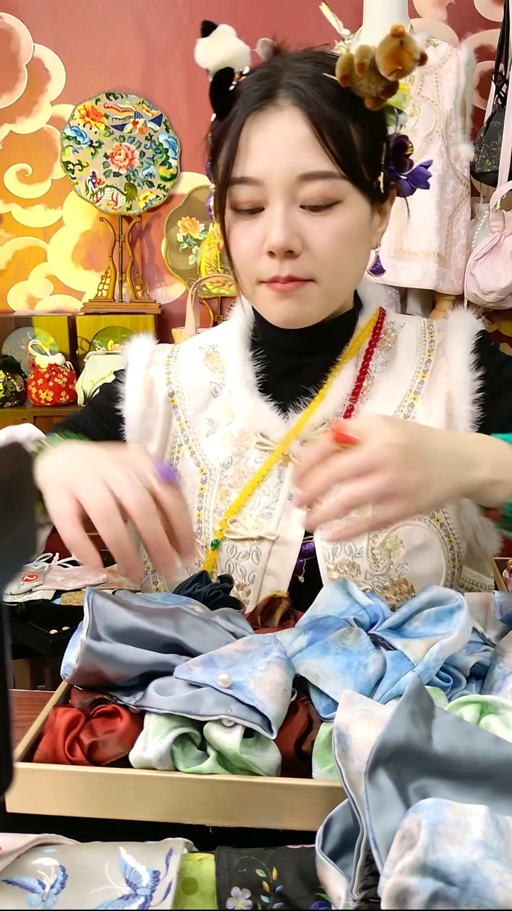 马尾夹香云纱拉拉